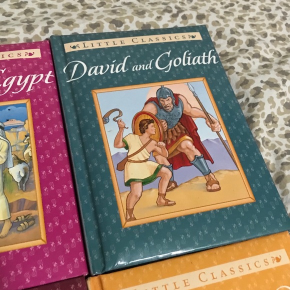 Little classics short story books π - Picture 5 of 5